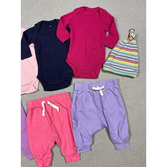 NWOT PRIMARY organic cotton Newborn baby clothing bundle bodysuits pants hat NB - Picture 4 of 6